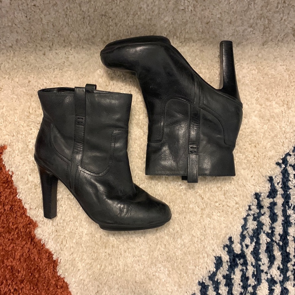 Kenneth Cole Reaction black leather bootie